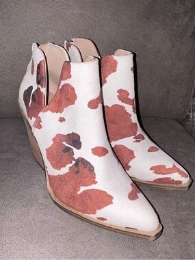 50%offw❤️ Barn Babe White/Camel Cow Print Booties 6 S32